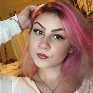 Meet your Posher, Hayley